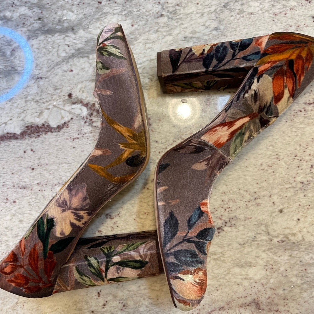Size 10 - Preloved shoes. Brown/tan background color and flowers print